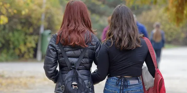 Una pareja de chicas lesbianas
