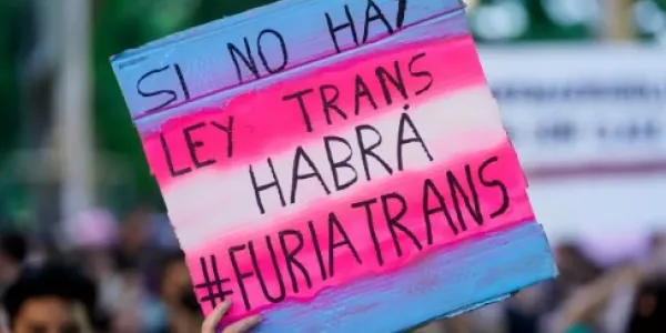 Manifestación pidiendo la nueva ley trans y LGTBI