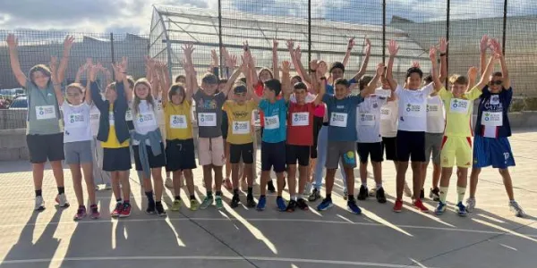 El alumnado del centro participa en la carrera solidaria de Acción contra el Hambre