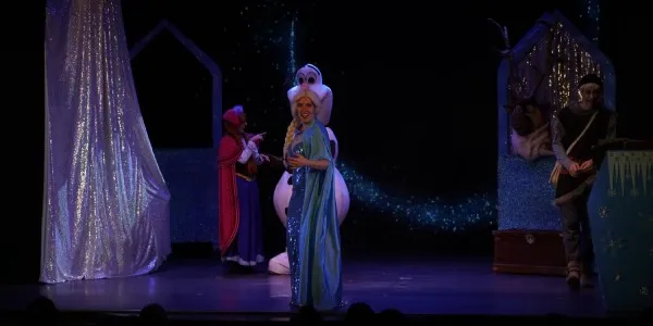 Actores de 'Los sueños de Elsa' sobre el escenario