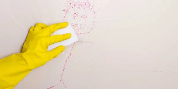 Tips para quitar las manchas de la pared y no la pintura