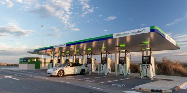 Iberdrola, Endesa, Repsol... Quién es quién detrás del 'boom' de cargadores para coches eléctricos en España