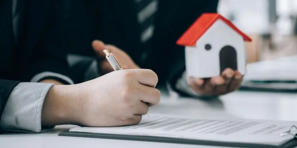 Firma de hipotecas| Foto de 123rf/veerasakpiyawatanakul