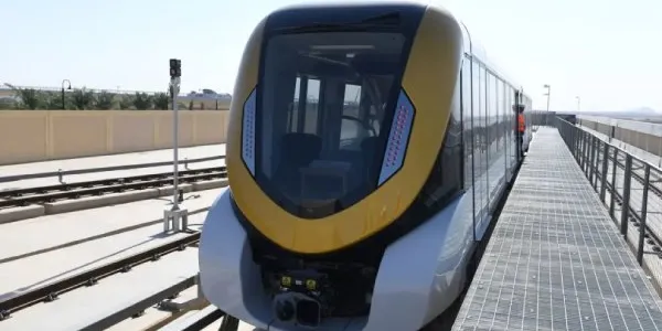 Vista de los trenes automatizados del metro de Riad operando sin conductor