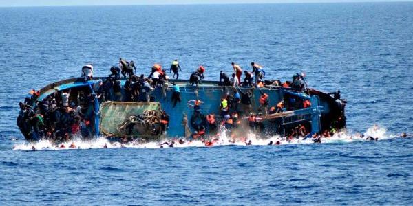 Migrantes en una patera