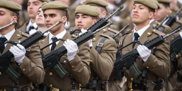  Imagen del desfile de las Fuerzas Armadas, el pasado enero. (Javier Cintas/Europa Press) Imagen del desfile de las Fuerzas Armadas, el pasado enero.