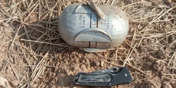 Un artefacto sin explotar en Raqqa, Siria.