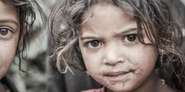 Una niña nepalí durante un periodo de escasez de alimentos 