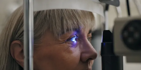 mujer con glaucoma