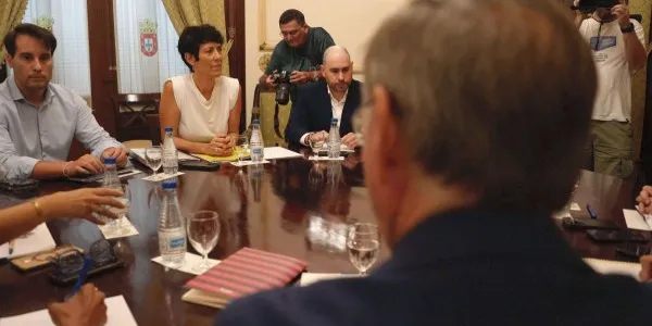 La ministra Elma Saiz, durante una reunión en Ceuta con su presidente