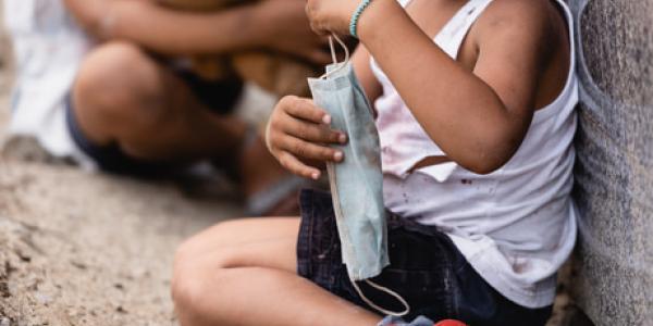 Imagen de un niño en situación de riesgo/Envatoelements Aumentan los niños en situación de pobreza en España
