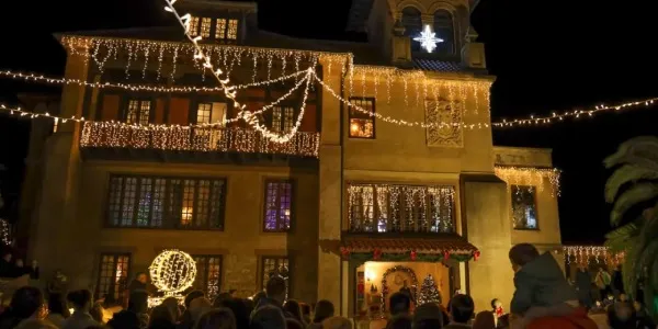 En la costa cántabra, en uno de sus pueblos más bonitos, este año celebran un importante título, el de Villa de la Navidad, con muchas sorpresas y un espíritu único.