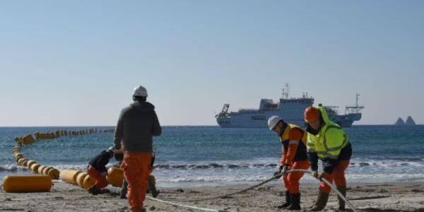 Cable submarino de telecomunicaciones