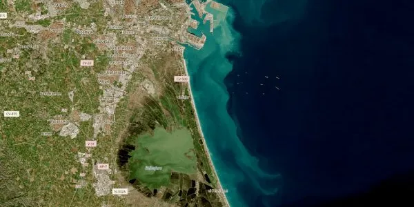 Puerto de Valencia operaciones de relleno, con una pluma de turbidez visible sobre el Parc Natural de l’Albufera