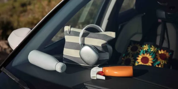Hay objetos peligrosos que en verano no podemos dejar en el coche