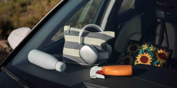 Hay objetos peligrosos que en verano no podemos dejar en el coche
