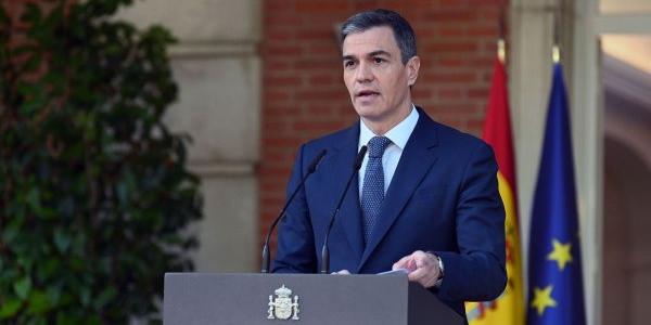 Pedro Sánchez compareciendo ante la prensa en Moncloa