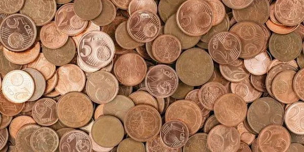Muchas monedas de céntimos de euro