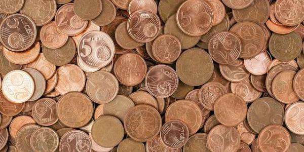Muchas monedas de céntimos de euro