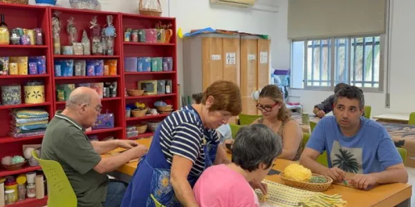 Personas con discapacidad intelectual durante un taller en Plena Inclusión Ceuta 