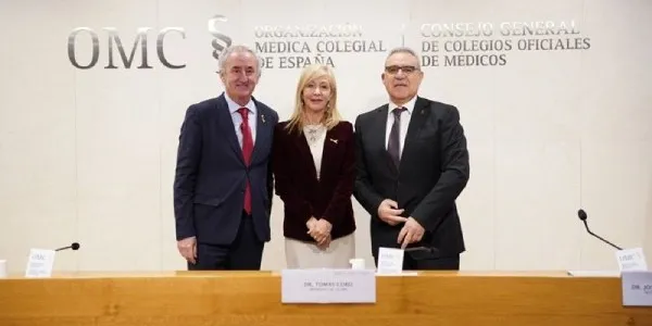 Participantes en la presentación del informe de agresiones a médicos 2025