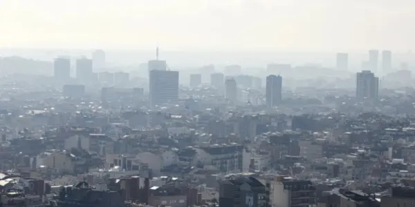  Imagen de Barcelona en la que se puede apreciar la contaminación atmosférica 
