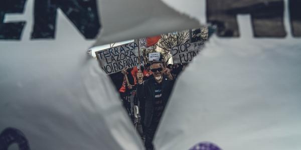 Personas en una manifestación a favor de la prórroga de los alquileres