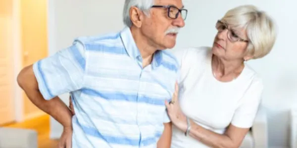 Persona que necesita una prótesis de cadera