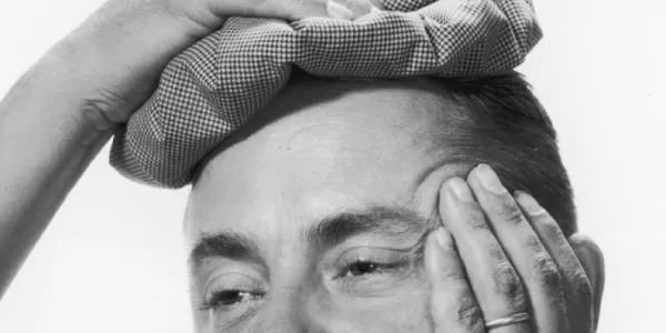 Un hombre con dolor