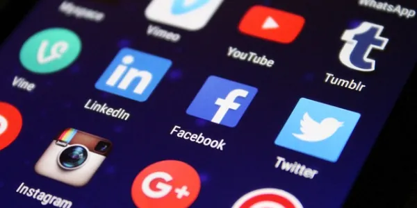 Interfaz móvil con redes sociales