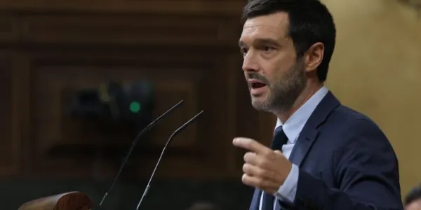 El ministro de Derechos Sociales, Pablo Bustinduy, el 16 de septiembre en el Congreso | Foto de Jorge Villa