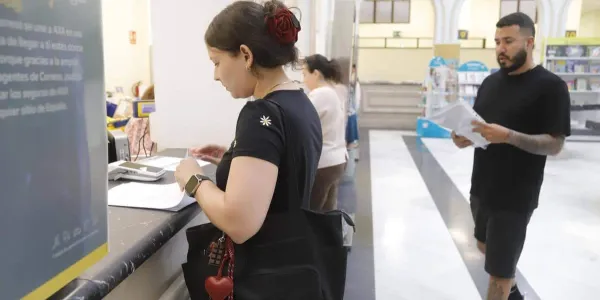 Regularización de inmigrantes en Correos
