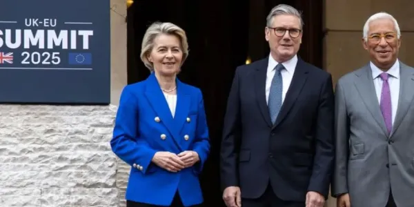Von der Leyen, Starmer y Costa, en Londres.