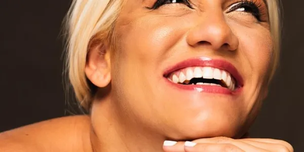 Mujer sonriendo