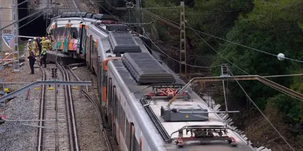 El tren de Rodalies accidentado en Gelida (Barcelona).
