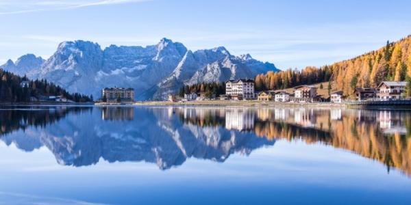 Lago di Misurina en los Alpes italianos