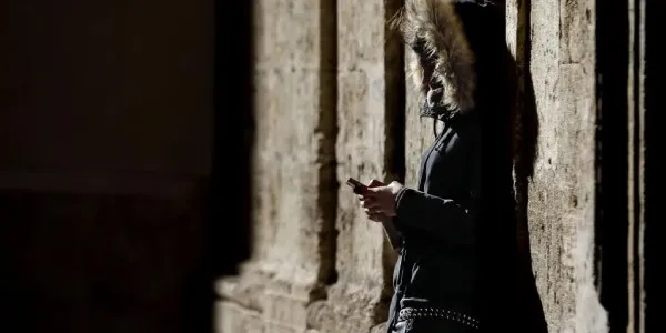 La soledad no deseada también afecta a los jóvenes