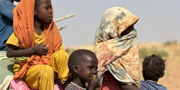 Imagen de archivo de desplazados sudaneses que avanzan desde el campamento de Zamzam camp hasta Tawila Camps