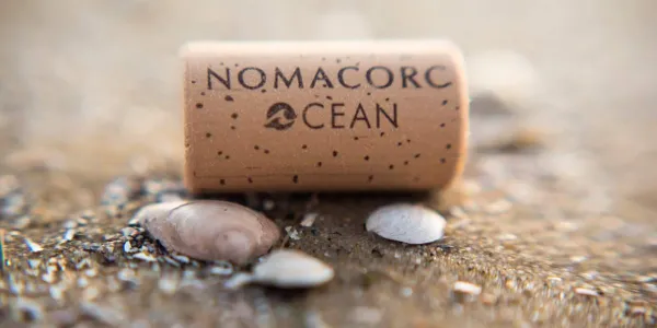 Tapón de vino creado con residuos plásticos del océano