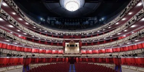 Imagen panorámica del Teatro Real de Madrid 