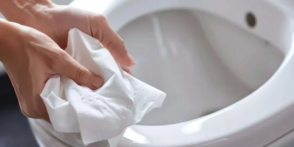 Tirar toallitas por el retrete puede salir caro