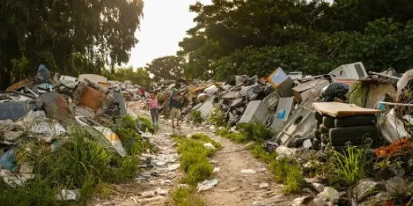 Los desechos de aparatos electrónicos viejos son la basura doméstica que más rápidamente crece en el mundo.