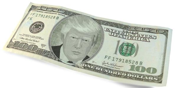 Billete de dólar con la cara de Trump