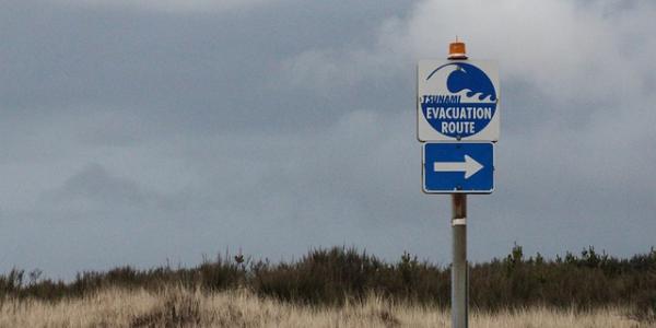 Cartel de evacuación en caso de tsunami