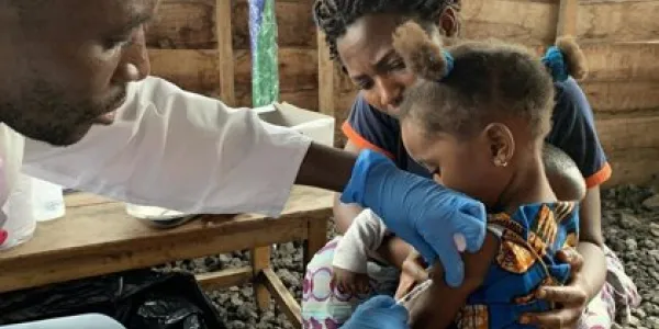 World Vision pide no fallar a los niños en el reparto de vacunas