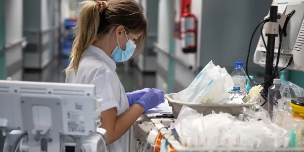 La falta de enfermeras en Madrid deja ver un verano duro en los hospitales