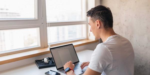 Teletrabajar en verano y ahorrar en la factura