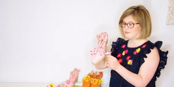 Paola Torres con unos zapatos