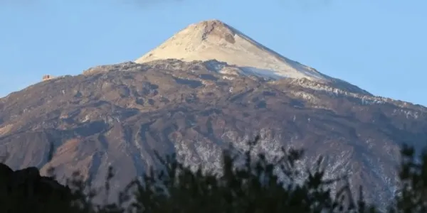 Vista lejana del Teide, en la isla de Tenerife