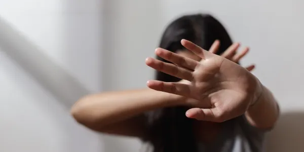 Mujer sufriendo violencia machista